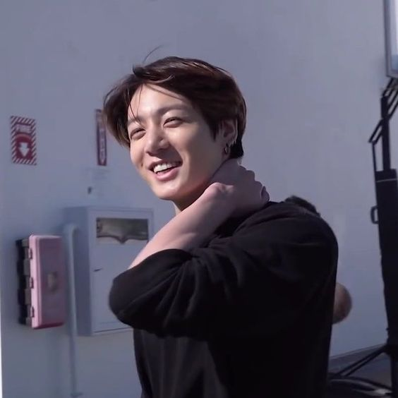 jeon jungkook as campus crush in college — a needed thread ;