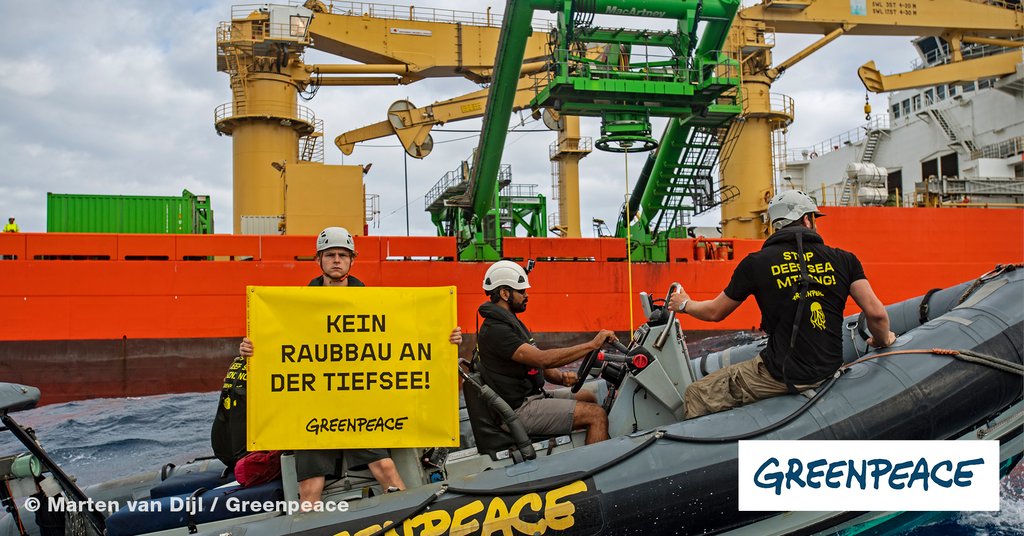 Greenpeace Aktivist:innen protestieren im nordöstlichen Pazifik für den Schutz einzigartiger Ökosysteme vor der Ausbeutung von Rohstoffen in der Tiefsee. Dort haben im Auftrag der Bundesregierung Tests zum #Tiefseebergbau im deutschen Lizenzgebiet gestartet. #SchuetztUnsereMeere!