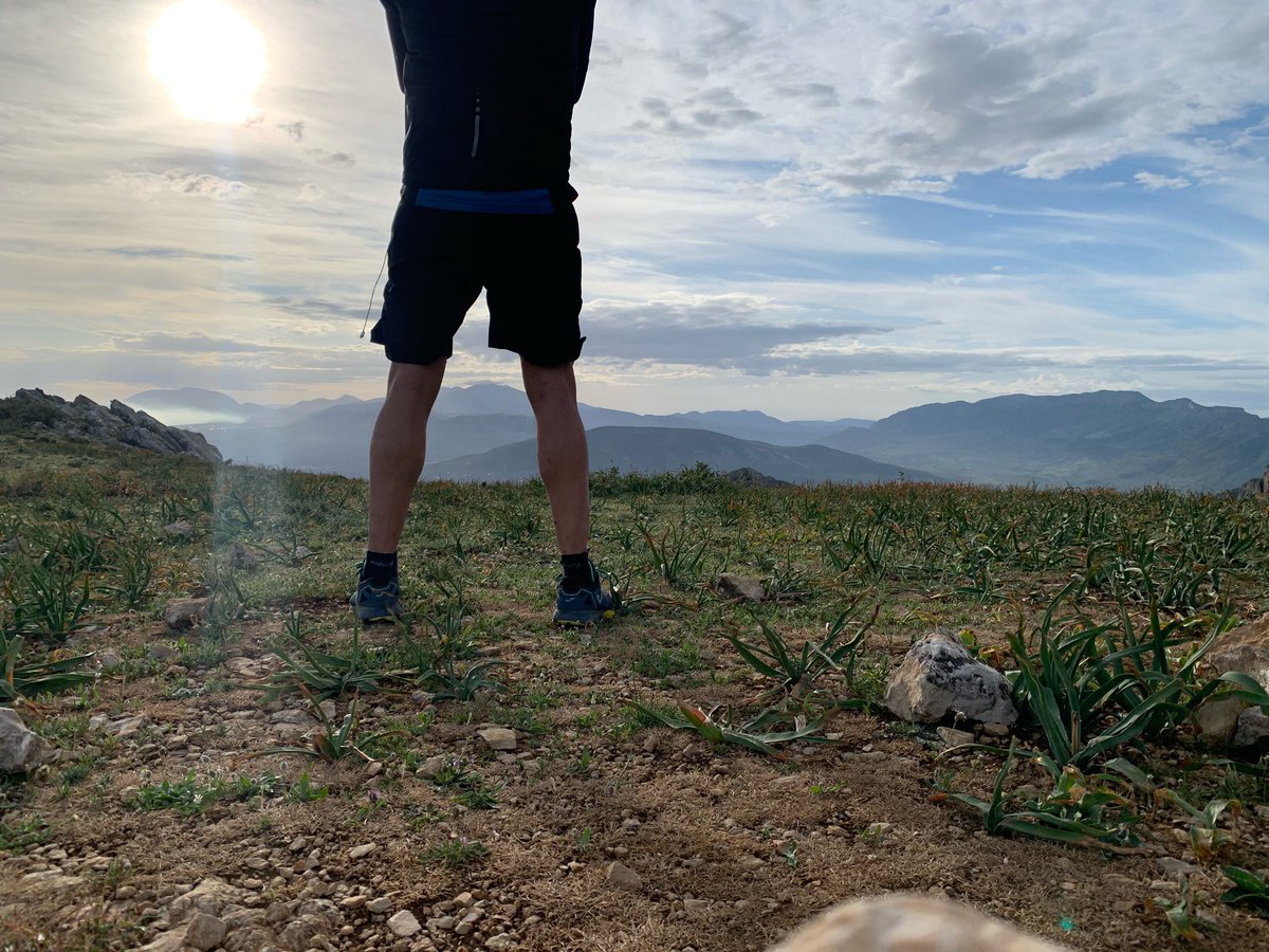 Si no escalas la montaña,jamás podrás disfrutar del paisaje.Buenos días mundo