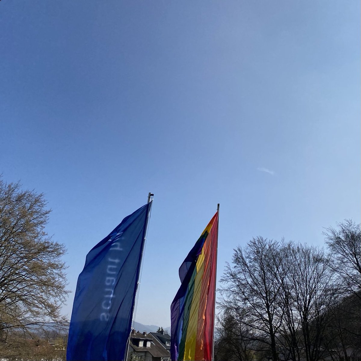 Starke und kurze Botschaft, für deren Erläuterung niemand Rom, sondern nur das eigene Herz befragen muss: #liebegewinnt