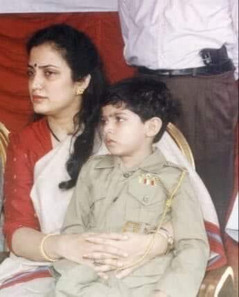 Tiger_Jaiswal's tweet photo. @KhakiLab @AUThackeray सर्वांना जागतिक मातृदिनाच्या खूप खूप शुभेच्छा..💐
@AUThackeray https://t.co/huA3ZhLfcG