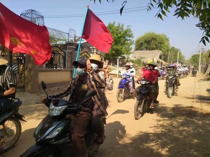 Jay64569061's tweet photo. Motorcycle strike by Villagers near #Yesagyo. Anti-coup three fingers sign become our trademark for Spring revolution.  STOP AIR STRIKE #May9Coup #NoFlyZoneInMyanmar #WhatsHappeningInMyanmar https://t.co/5wXWcPZ3s5