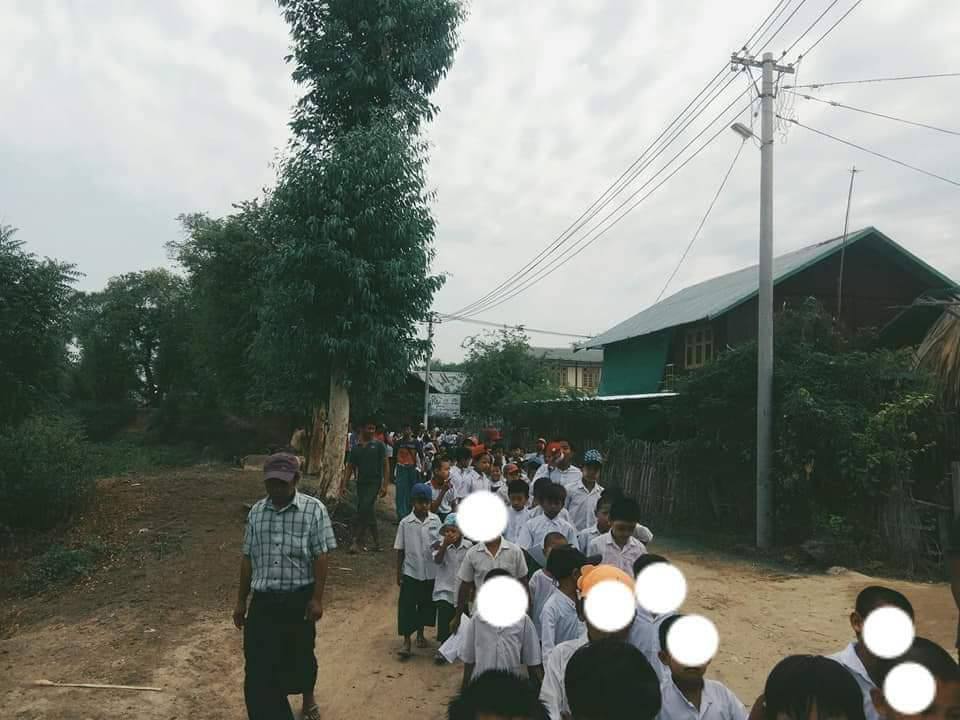 Jay64569061's tweet photo. #OpposeSlaveryEducation strike took part in Kyi village, #Sagaing by students and locals. One year, two grades teaching can't just be acceptable. STOP AIR STRIKE #May9Coup #NoFlyZoneInMyanmar #WhatsHappeningInMyanmar https://t.co/1hsY7fvzUh