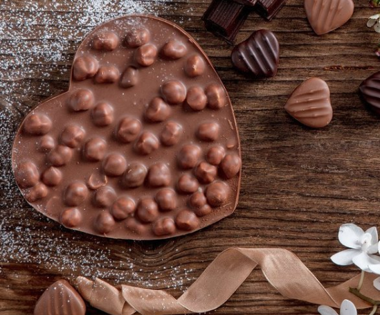 AeschbachChoco's tweet photo. Thank you so much dear Mom!
Hope you've already found the right #MothersDay gift! Many sweet gift ideas are waiting for you in our #Boutiques and #OnlineShop. 
Happy to advice you with free shipping from our OnlineShop!
https://t.co/tOQpnRNwed 
#AeschbachChocolatier #ChocoShop https://t.co/WbY4xiXtxW