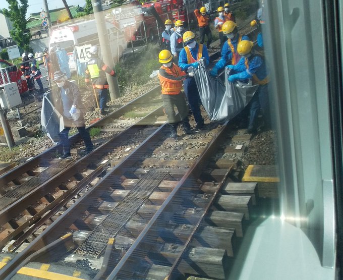 人身事故 京急富岡駅で人身事故 5月9日 京急本線 運転見合わせ 乗ってる電車が富岡近くで急停止 人轢いたかも まとめダネ