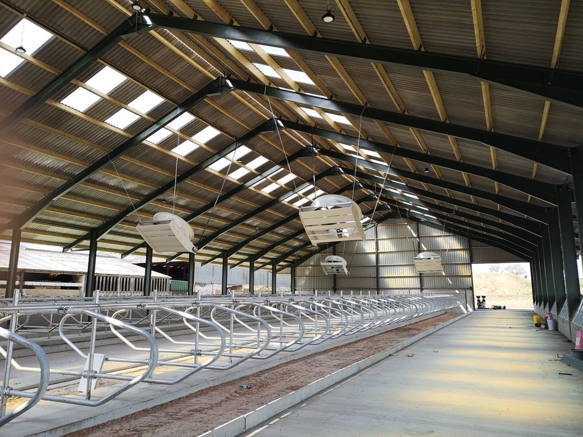 VES 72” ECVC Fans recently installed on a farm in #Cumbria. All Supplied by Wynnstay.

For specialist advice on the right ventilation for your needs, contact our team here ➡️ bit.ly/3eq1l0n

#Ventilation #CattleHousing #CalfRearing #Agriculture #WynnstayDairy
