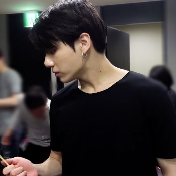 jeon jungkook as campus crush in college — a needed thread ;