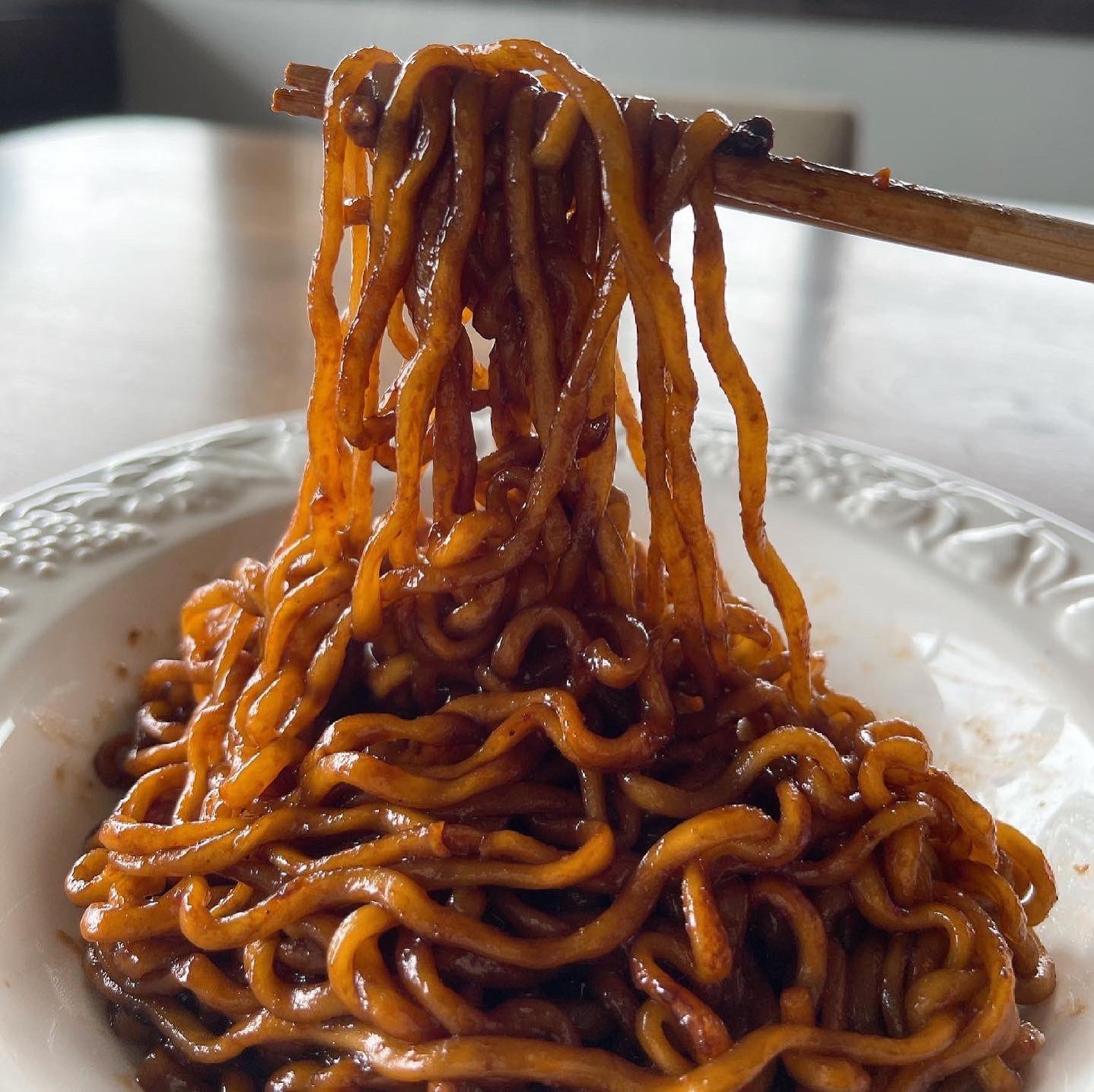 磯田久美子 ジャージャー麺が どーしても どーしても食べてみたかった 北野エースで見つけたから即買い めっちゃ色濃いけど 味は そこまで強烈ではなく むしろ優しい甘めの肉味噌 ドラマでも たくわんとよく食べてるけど 確かに合いそうやね これで 磯田久美子 ジャージャー麺が どーしても どーしても食べてみたかった 北野エースで見つけたから即買い めっちゃ色濃いけど 味は そこまで強烈ではなく むしろ優しい甘めの肉味噌 ドラマでも たくわんとよく食べてるけど 確かに合いそうやね これで