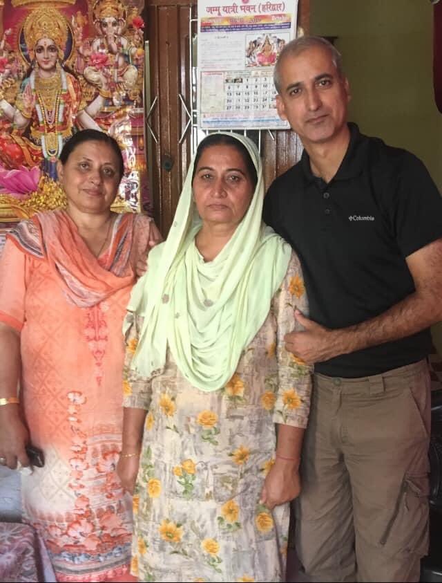 Along with Asha aunty, mother of CAPTAIN TUSHAR MAHAJAN 9 PARA - SF &Pinki Aunty, mother of RIFLEMAM VARUN KATAL 8 JAKLI Rifleman Varun Katal, has immortalized himself fighting Pakistanis at LoC near Kalal in Noushera sector of J&K in 2018.  #motherhood #MothersDay2021