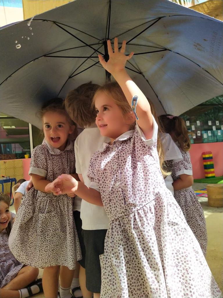 kcd_fs1's tweet photo. Tiger Class were testing if materials are waterproof or not. They then drew pictures of what they discovered. #understandingtheworld #investigating #learningisfun https://t.co/AVYJD41yAH