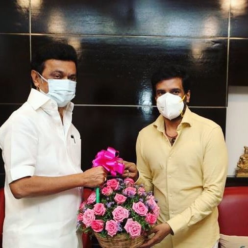 santakani007's tweet photo. 🖤❤💥சற்றுமுன் தமிழகத்தின் முதல்வர் @mkstalin அவர்களையும் @Udhaystalin அவர்களையும் சந்தித்து வாழ்த்து கூறினார்❤🖤💥 @iamsanthanam @KumaravelKuppu3 @santhanam_Ap @KaranatkaC @Karthick_Santa @Santa_Online_Tm @santa_msm @Santasundar1 @MksBlood https://t.co/34OjYgjp2z
