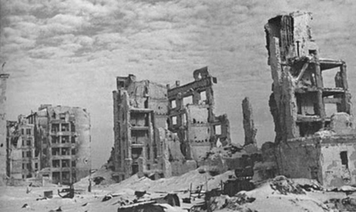 Bataille de Stalingrad A titre d'exemple de Septembre 42 à Février 43 entre 1.3 à 1.5 millions de morts coté soviétique civils et militaires soit en une seul bataille plus que le total des pertes Françaises 567 600 Britanniques 450 900 Américaines 418 500 pour toute la guerre