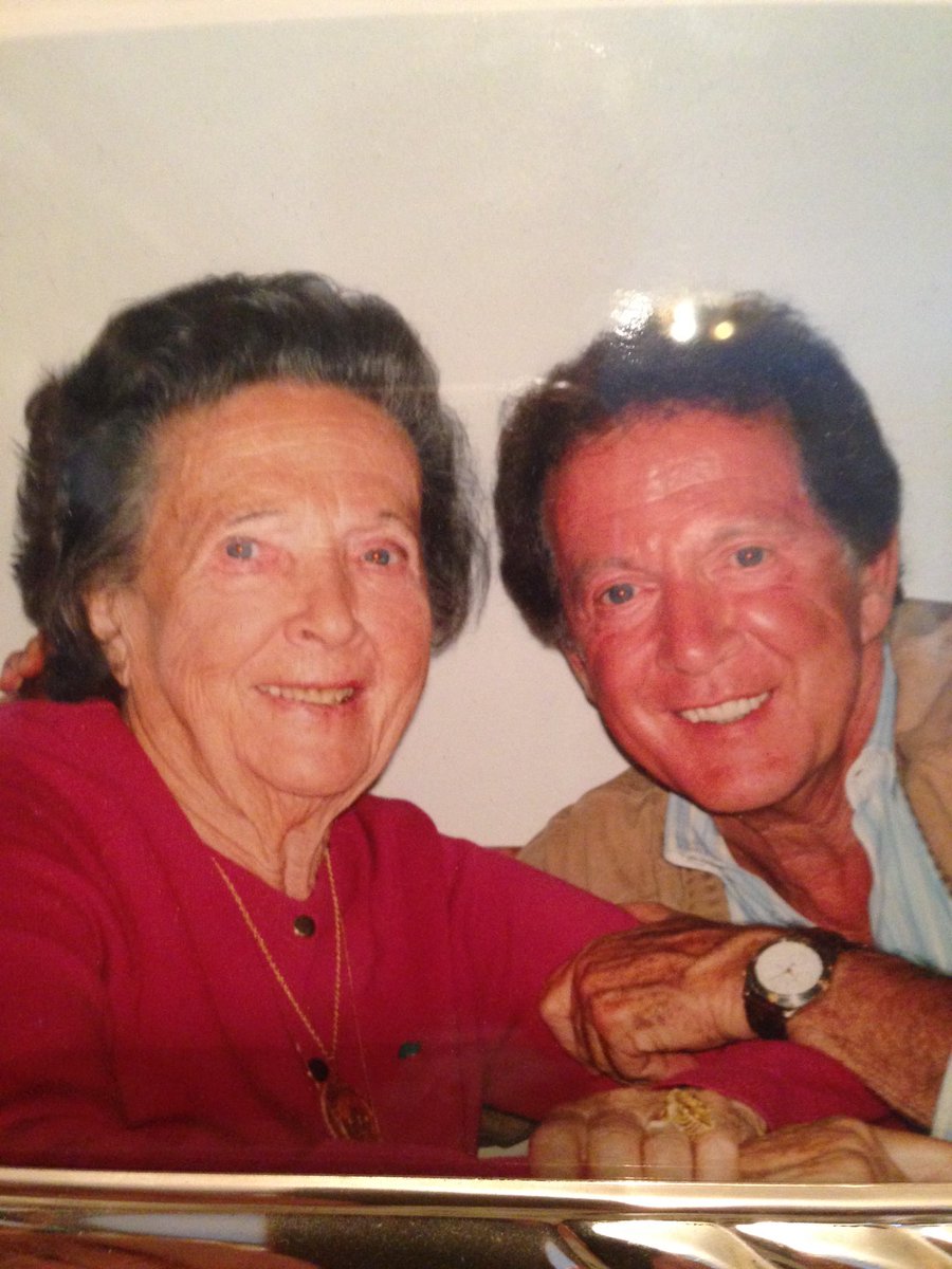 Questa è la mia mamma❤️. Vorrei ricordarla oggi,che è la sua festa, per tutto quello che ha rappresentato per me. A tutti voi, che una mamma l’avete ancora, statele vicino, festeggiatela ogni giorno perché è il bene più prezioso. 💓