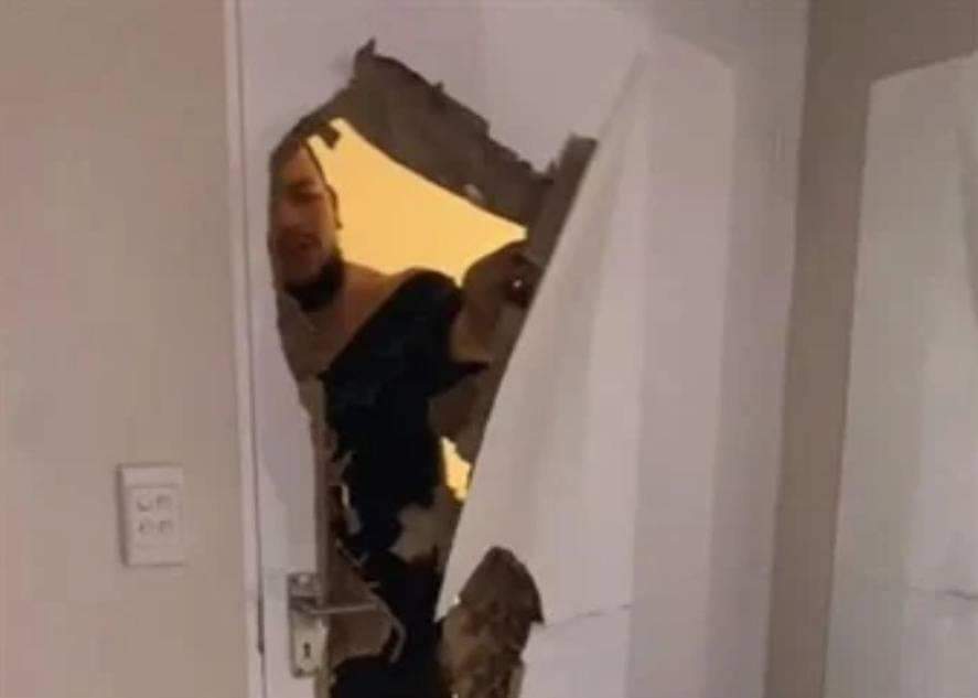 kamo_marven's tweet photo. Kiernan broke down the door to enter the bedroom where Anele was hiding. Apparently this happened a month before her death. https://t.co/xLapwQNk6Z