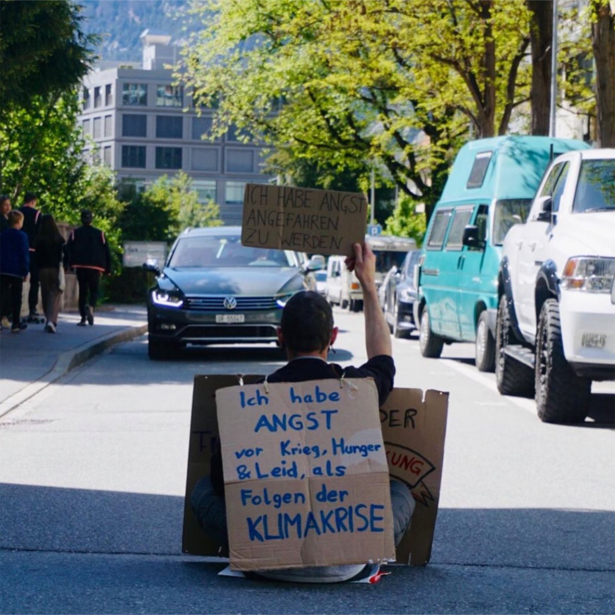 Das bin ich. Pur und Verletzlich.
#RebellionOfOne #Chur

Ich habe Angst, dass Wälder absterben. 
Ich habe Angst, dass Ernten ausfallen. 
Ich habe Angst, dass Krieg ausbricht. 

Ich muss handeln. Geht's dir auch so?👇
xrebellion.ch/de/blogposts/2…