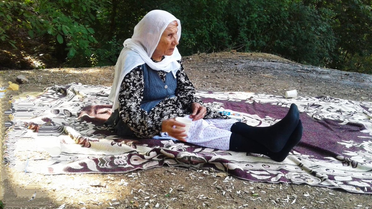 Canım annem,senin ve tüm annelerin anneler günü kutlu olsun.