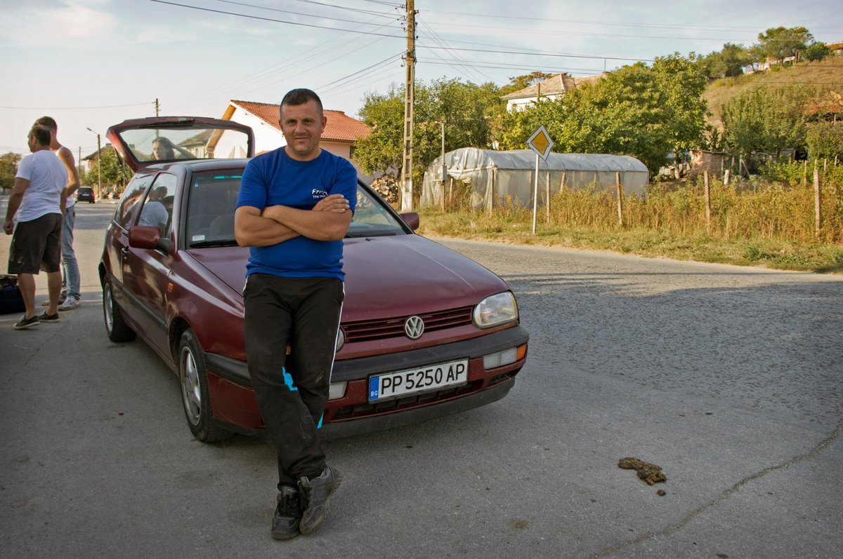 Explaining exactly where you wanna go is, obviously, an issue sometimes. But what else you gonna do than embrace it? We got a ride in the right direction —south— but got stuck in a tiny village in the hills.Ride 19: Ruse to Vetovo, Bulgaria (8km) 