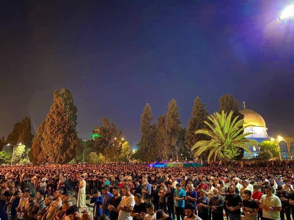 talalarslane's tweet photo. #القدس أقرب من أي وقت مضى
بعزيمة أهلها وصمودهم بوجه غطرسة العدو المحتل
التاريخ لن يرحم كل من يقف متفرجاً على الإعتداءات والإغتصاب اليومي لـ #فلسطين
قلبنا مع الشعب الفلسطيني حتى النصر المحتّم
#انقذوا_حي_الشيخ_الجراح https://t.co/60tm3dvmsX