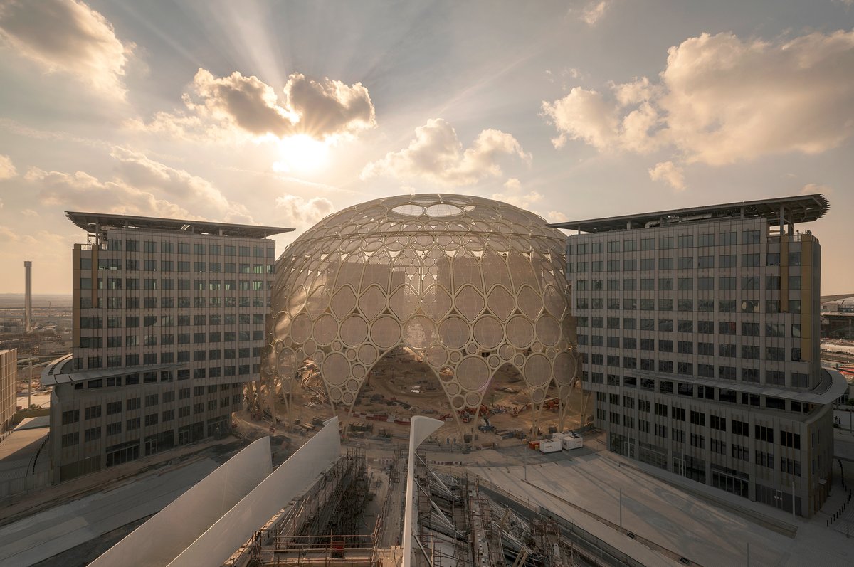 SiemensInfra's tweet photo. Architecture and innovative technology have never been as closely linked as they’re going to be at #Expo2020Dubai. 🌴
More than 130 buildings at the site will be connected via #InternetofThings, making @expo2020dubai a blueprint for future #smartcities
#SmartSightsSunday #IoT https://t.co/9YaOkXq0uw