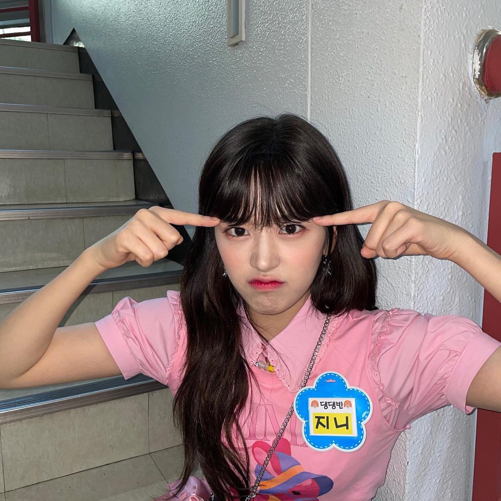 followyujin0901's tweet photo. 20210509 
officialstarship instagram
 [#안유진]
210509 #SBS #인기가요 완료 💕

아기지니와 싱크로율 901퍼 💘
댕댕반 지니와 함께해서
어린이날보다 더 설레고
행복했던 오늘의 지니가요 완료! 🐶💙 https://t.co/U5bwmOXQws