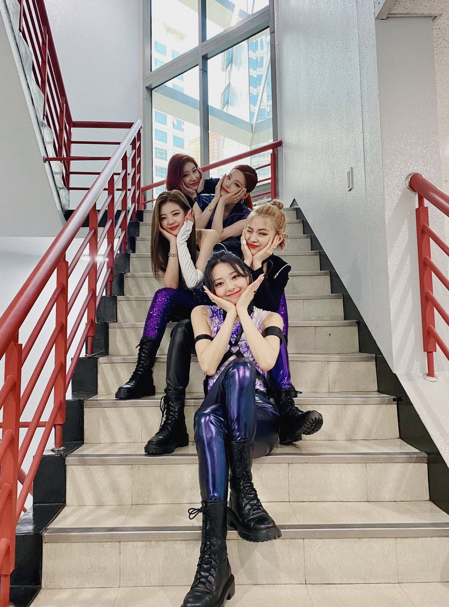 ITZY tweet media