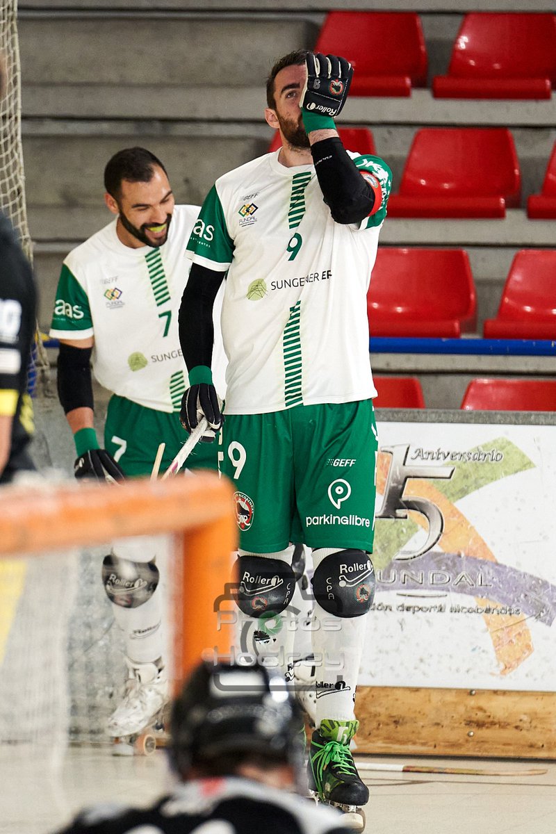 josete8877's tweet photo. TEMPORADA 2️⃣0️⃣-2️⃣1️⃣ #OKPlata 

El @ClubPAlcobendas disputará el play-offs de ascenso tras remontada épica en Barcelona (4-5) y finalmente quedarse a 1 sólo pto de ascender de forma directa.

@CesarCL_75 42 🎯 @9MLOPEZ 30 🎯

EQUIPO 💯

#MATotal @madridaltanto

📸 @MunozFontaneda https://t.co/ZOFChxRjMM