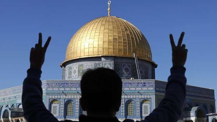 Mekkystyle's tweet photo. القدس عاصمه فلسطين ( الأبديه ) رغما عن أنوفهم..اللهم احفظ إخواننا في فلسطين وانصرهم على  الإرهاب الصهيوني الغاشم.. بسم الله الرحمن الرحيم ( ولا تحسَبَنَّ اللهَ غافلاً عمَّا يعمَلُ الظالمون إنما يؤخِّرهُم ليَومٍ  تشخَصُ فيهِ الأبصارُ ) صدق الله العظيم 
#FreePalestine
#القدس_تنتفض https://t.co/lYiXAIrvnw