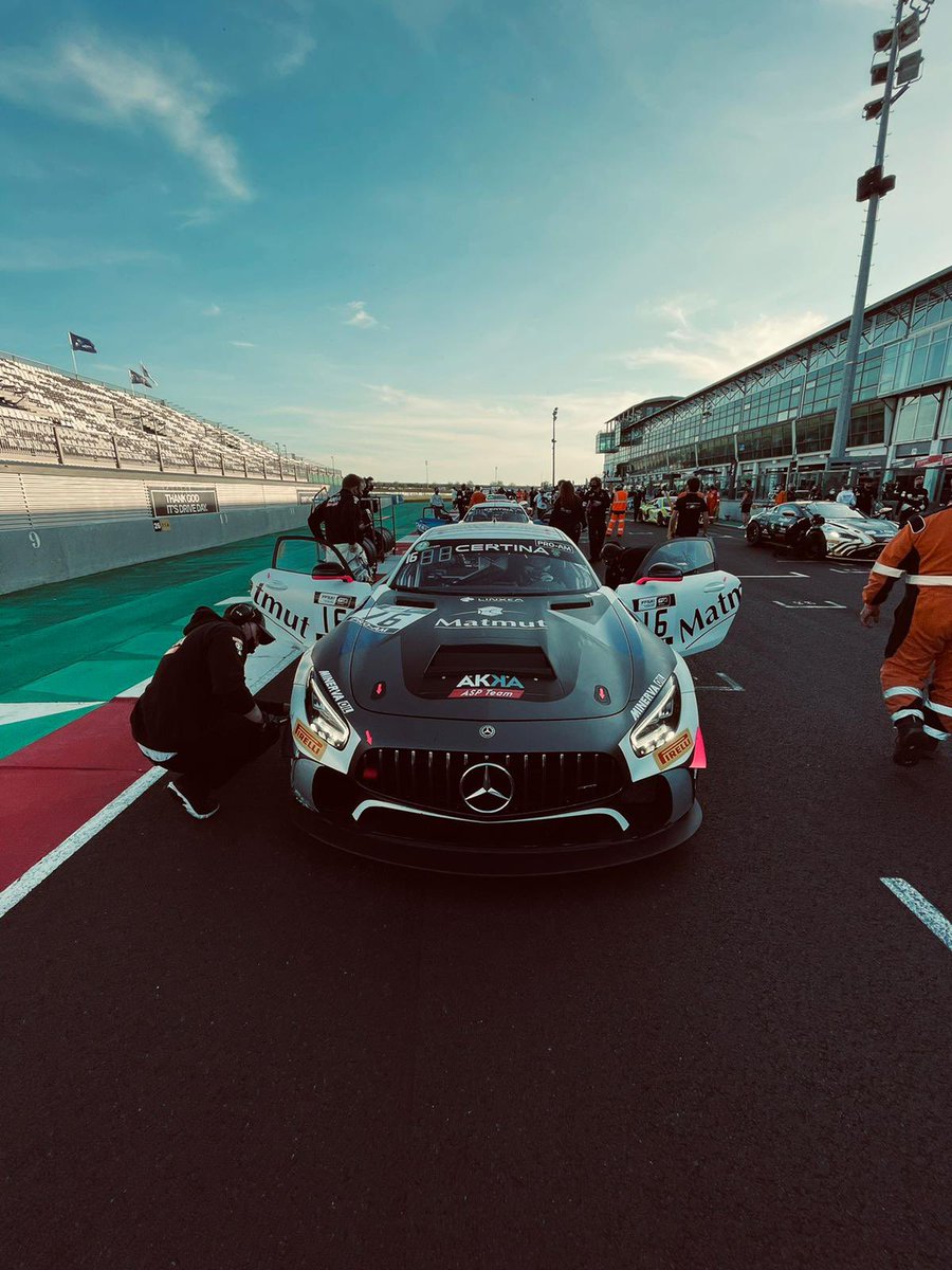 Matmut's tweet photo. 📌Championnat FFSA GT
Manche 2 – Magny-cours
🏁Course 1
De belles performances pour les équipages @AKKAASPTEAM !
Mais après l’excellent relais de Fabien Barthez, @thomasdrouetoff a été victime d’une crevaison.
RDV pour la course 2 à 12h05. Allez le team 💪
#insidetheteam https://t.co/P9yQcvLgdT