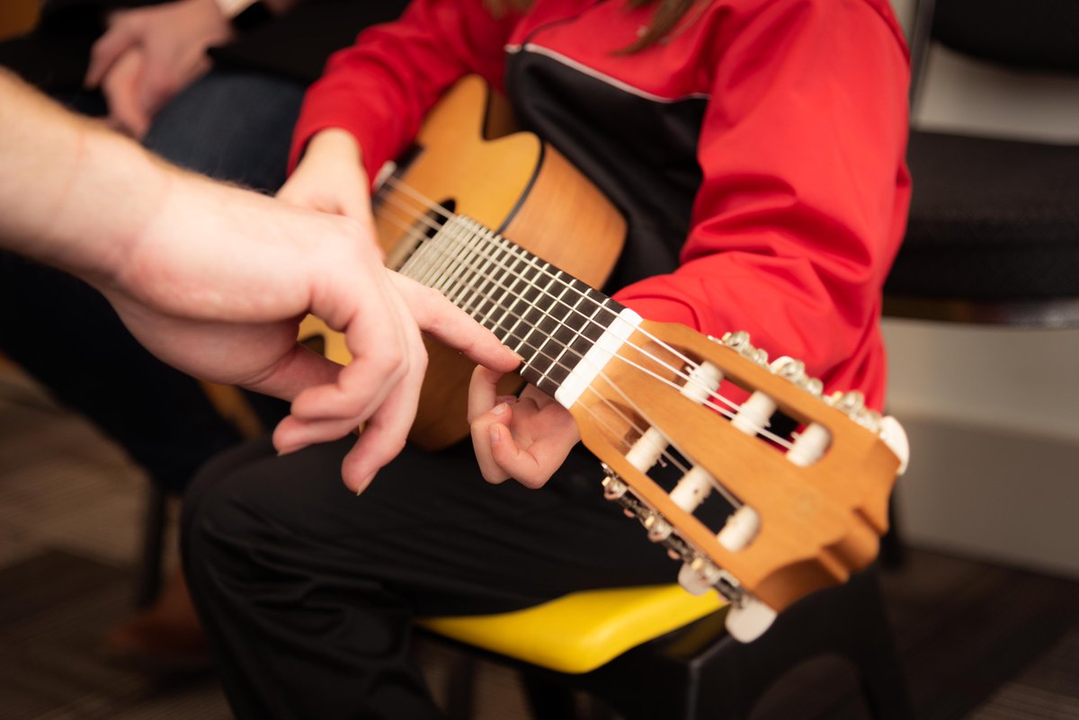 TuzlaHEM's tweet photo. Gitar Kursu Başvurularınızı Web Sayfamız Üzerinden Yapabilirsiniz. https://t.co/J9Lh36ArgO  #gitar #bağlama #saz #tel #müzik #nota #solfej #koro #akord #kurs #eğitim #modül #türkü #şarkı #ritim  @metincangir #hayatboyuögrenme #TuzlaHEM https://t.co/8ncjAQSN1H
