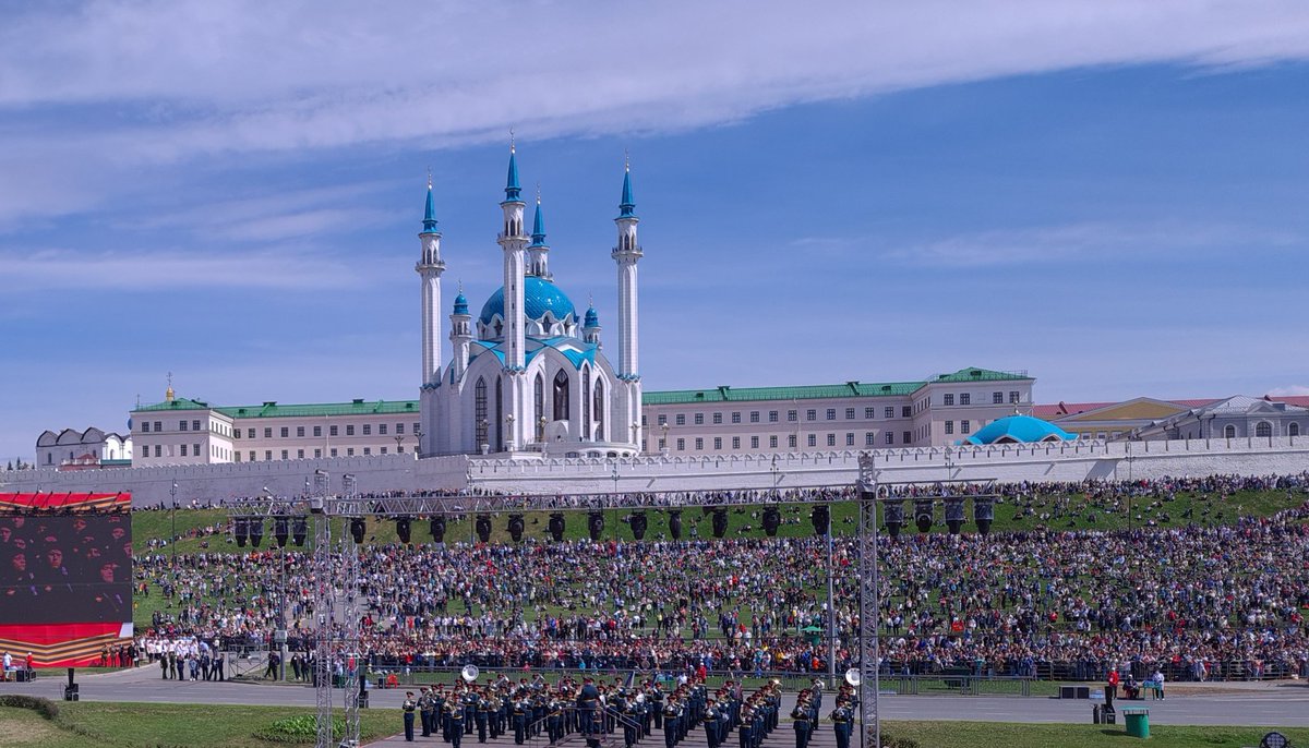 Зрители Парада Победы в Казани!