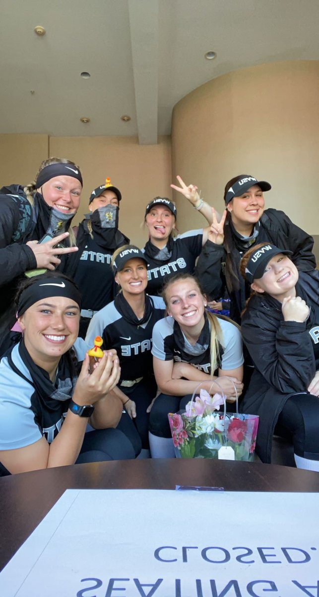 ITS CHAMPIONSHIP SUNDAY EVERYONE!!!! 💪🏼🖤 bring home the ring ladies!