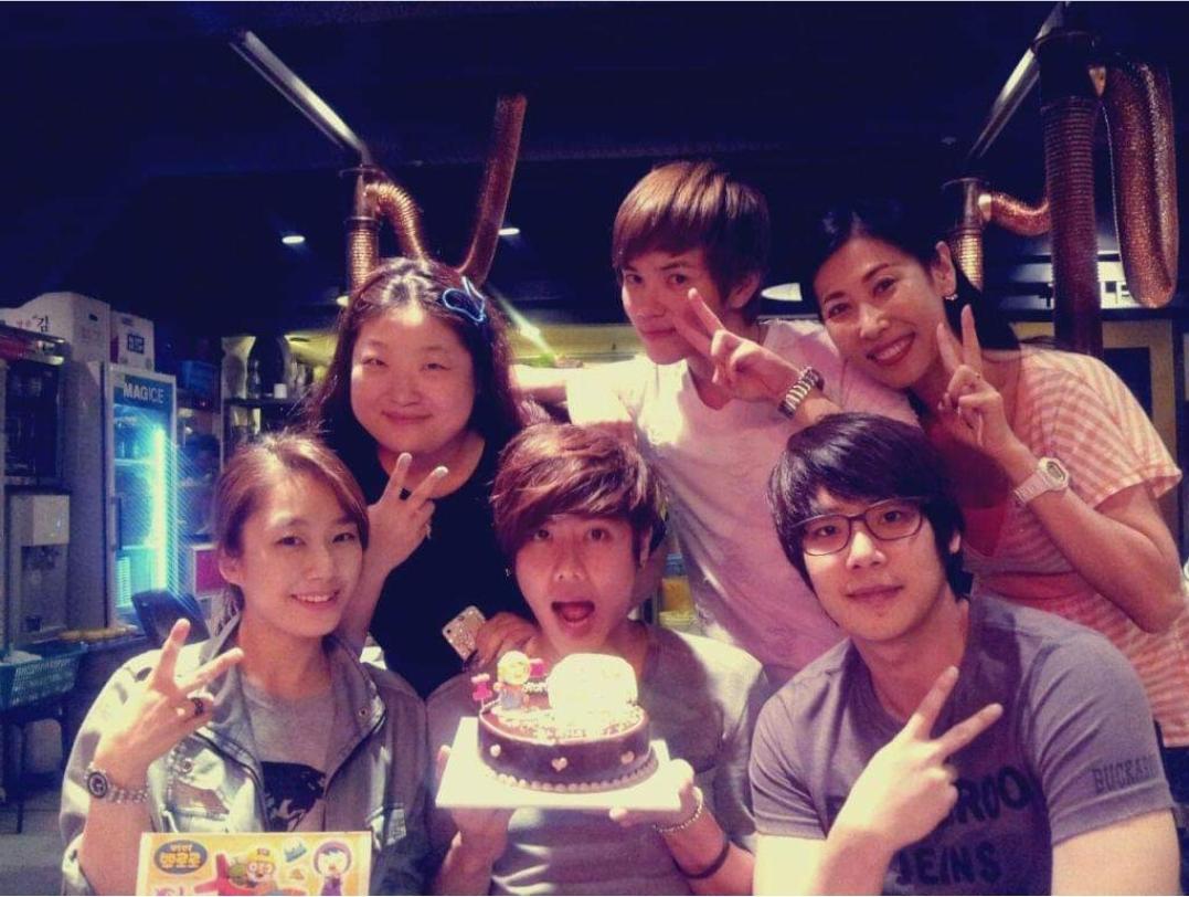 Kwak_Project's tweet photo. Some old photos of #KwakSunYoung with her friends &amp; fans that she used to post on her twitter account back then 😉

#KwakSunshine https://t.co/T0v9HhmHQ1