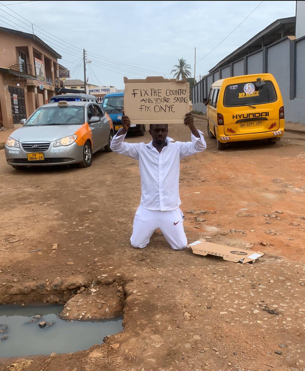 thatEsselguy's tweet photo. Arise Ghana Youth for your Country🇬🇭✊ #FixMotherGhana https://t.co/VprCMUmNel