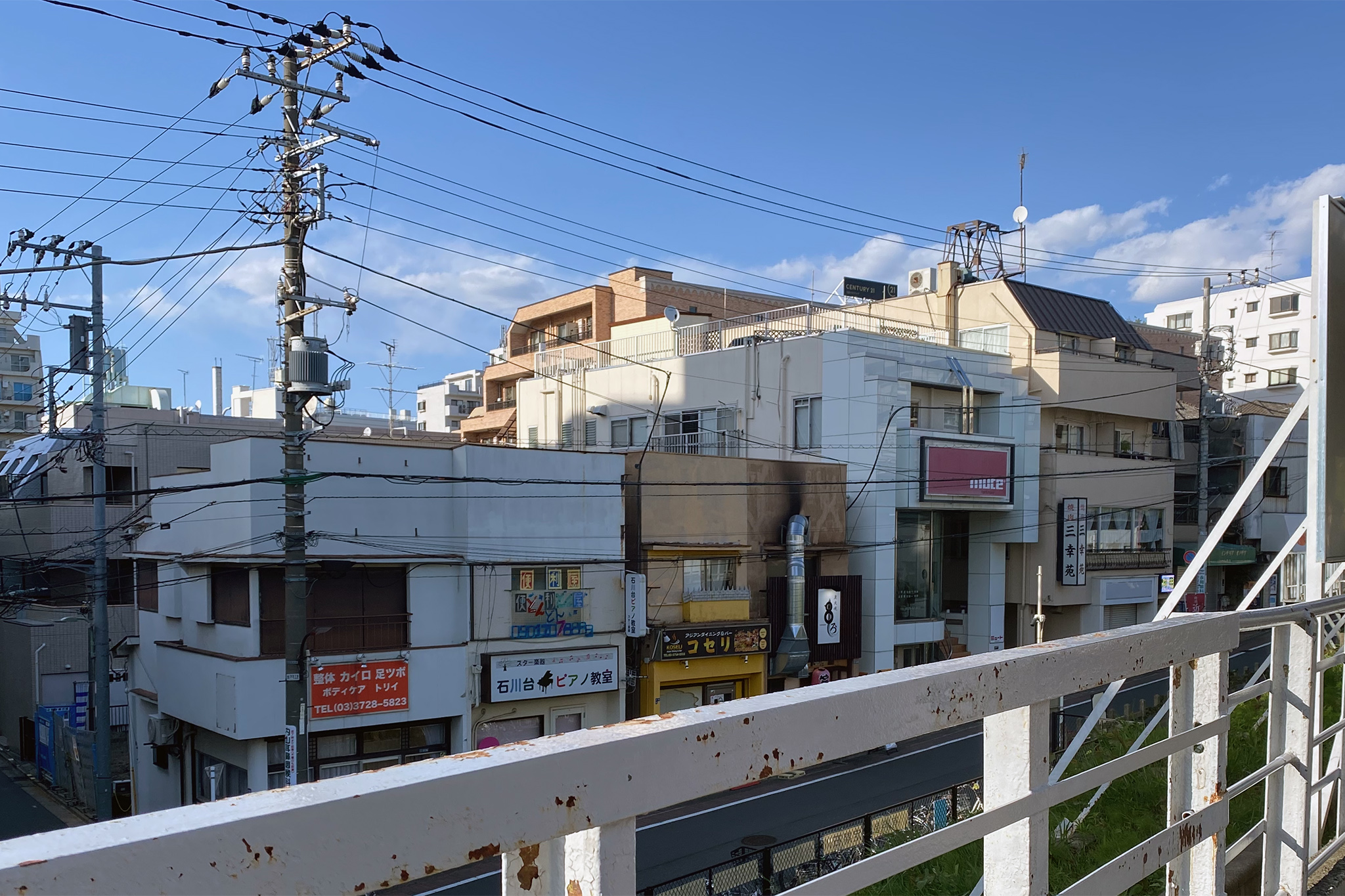 菊千代 On Twitter 小津安二郎監督 秋刀魚の味 ロケ地 東急池上線石川台駅より 周りの風景は都市化しましたが 駅はあまり変わっていないように感じます 小津安二郎 秋刀魚の味 岩下志麻 Https T Co Hmggodmlla Twitter