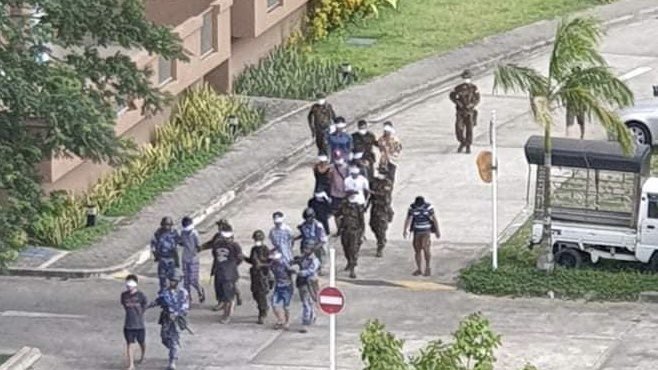 #May9Coup #Yangon

16 PEOPLE BLINDFOLDED &amp; ABDUCTED. 
ONE MAN PUSHED TO HIS DEATH. 

SAC Junta raided Thalyin Star City Condo circa 4pm. 

#WhatsHappeningInMyanmar #Myanmar
