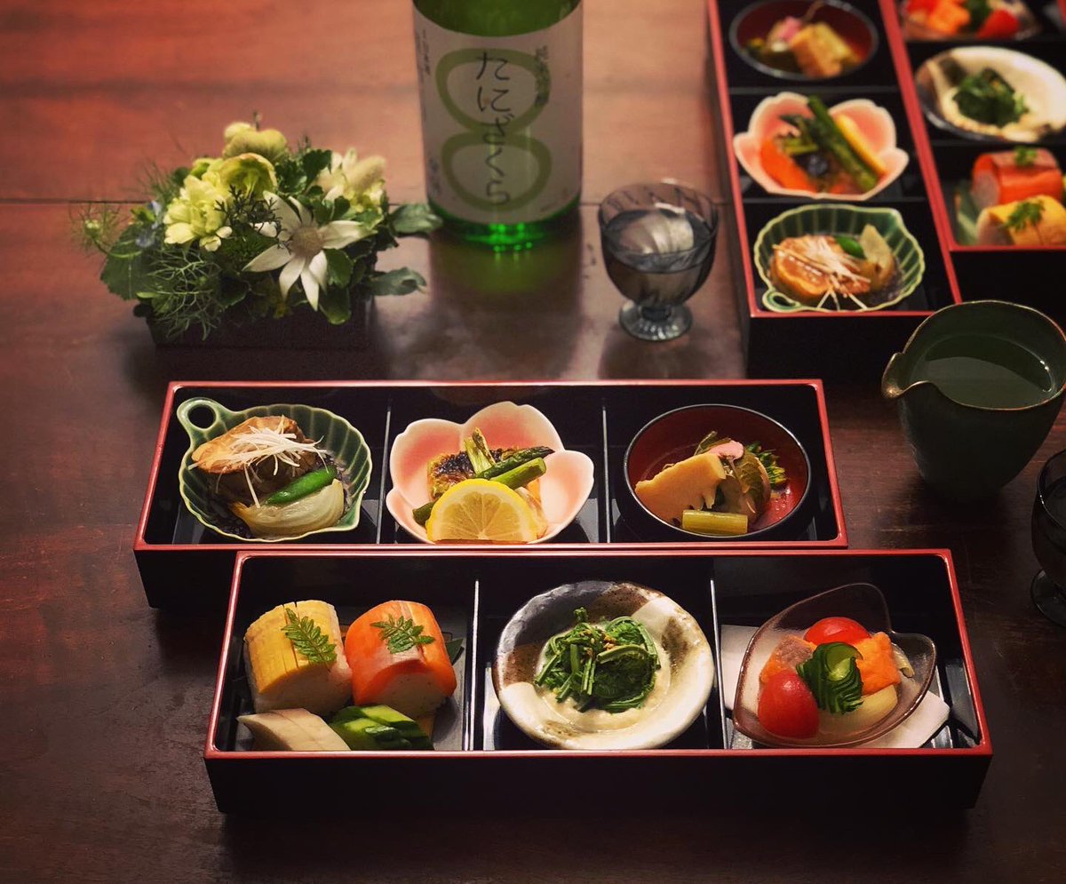 ট ইট র Twiggy 母の日ディナー 北杜市長坂町の ひな菊 さんのコース料理をテイクアウトしました 八ヶ岳湧水鱒をふんだんに使った素晴らしいお料理 お酒は小淵沢の久保酒店で購入した 谷桜の限定酒です 地産地消の美味しいお酒と美味しい御飯 最高の母 ট ইট র Twiggy 母の日ディナー 北杜市長坂町の ひな菊 さんのコース料理をテイクアウトしました 八ヶ岳湧水鱒をふんだんに使った素晴らしいお料理 お酒は小淵沢の久保酒店で購入した 谷桜の限定酒です 地産地消の美味しいお酒と美味しい御飯 最高の母