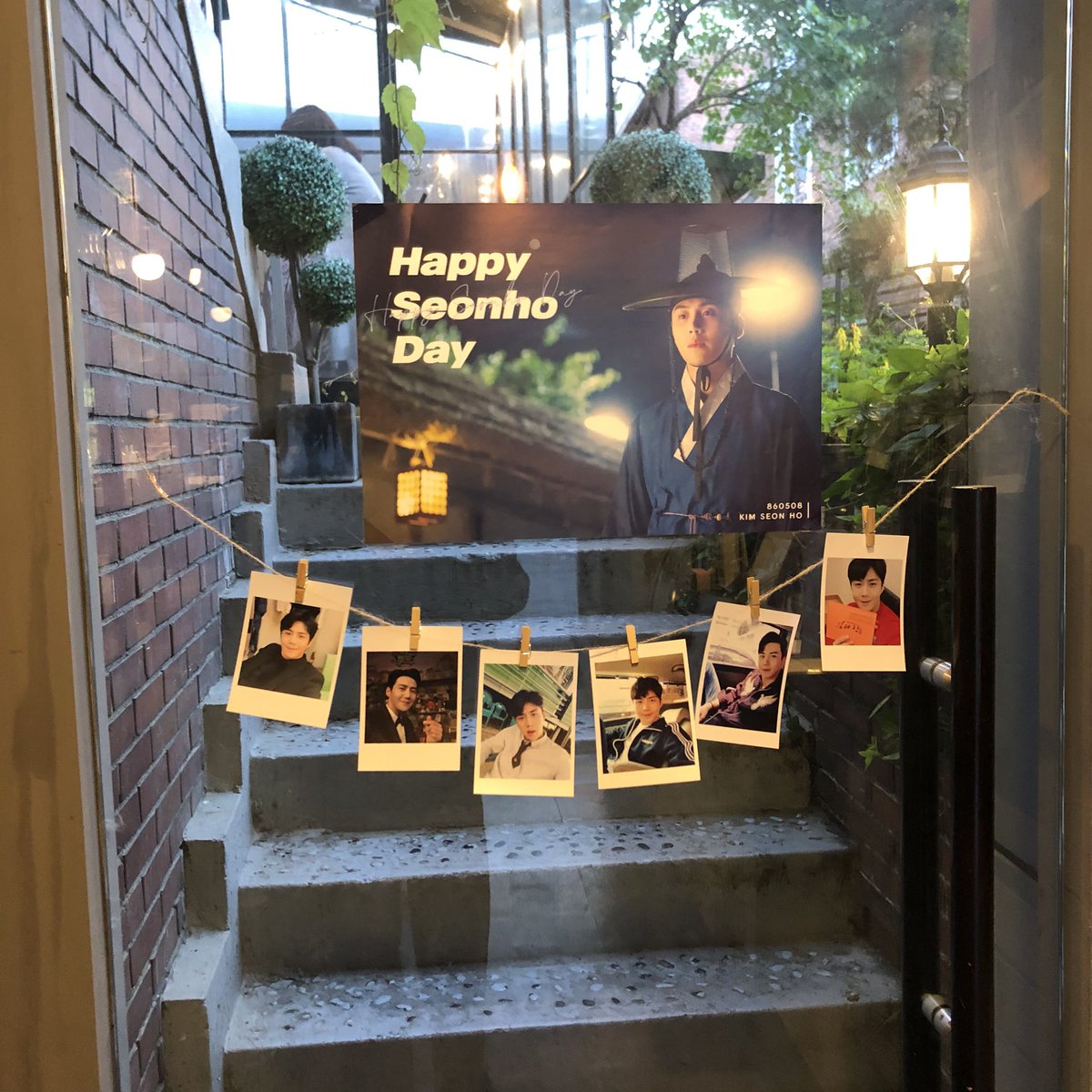 shyalkji's tweet photo. #선호해서_더_따뜻한_우리의_봄

아기자기 귀엽게 꾸며놓으셔서 헉 하면서 구경하고 사진 찍었던 것 같아요 ㅎㅎ 컵홀더랑 특전도 넘 이뻐요 ,,,, 갈까 말까 고민 많이 했는데 온 나 칭찬해 🥰 https://t.co/uZk928jgC4
