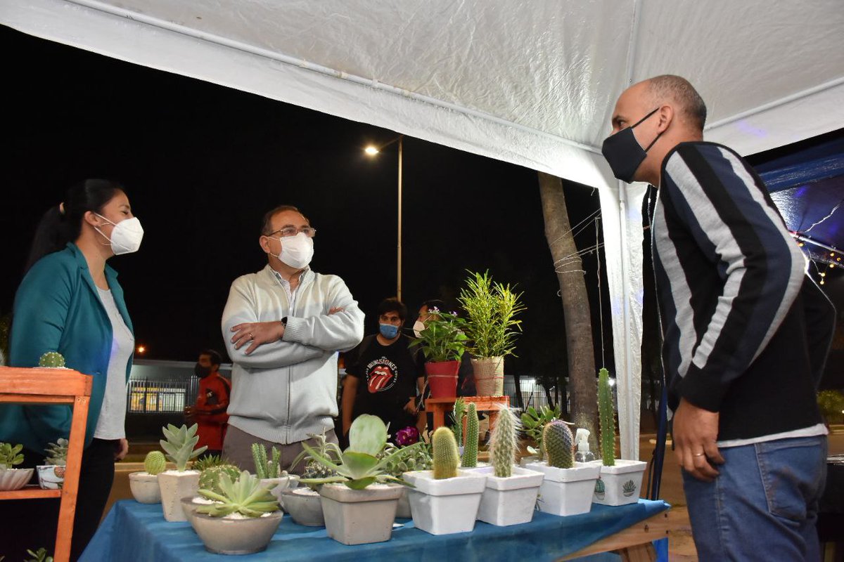 tassanoeduardo's tweet photo. En #LasMil, recorrimos la Feria del Tanque y la de Artesanos. Conversamos con los vecinos que se acercaron y pudieron encontrar gastronomía, plantas y artesanías. Con el @CorrientesGob, seguiremos impulsando estos espacios de encuentro y comercialización para los emprendedores https://t.co/sES95PnEgy