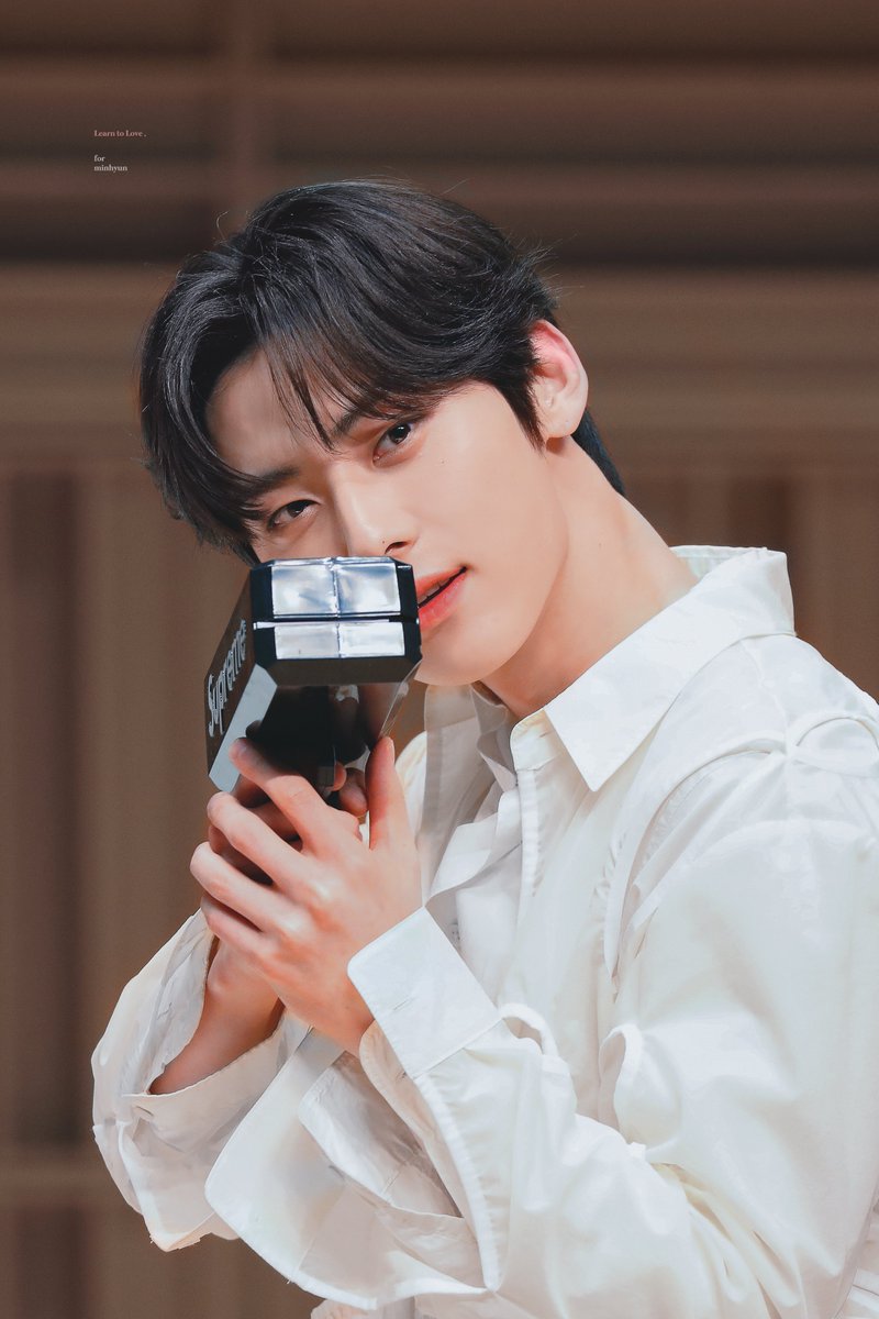 210502 🖤🔫 
#황민현 #민현