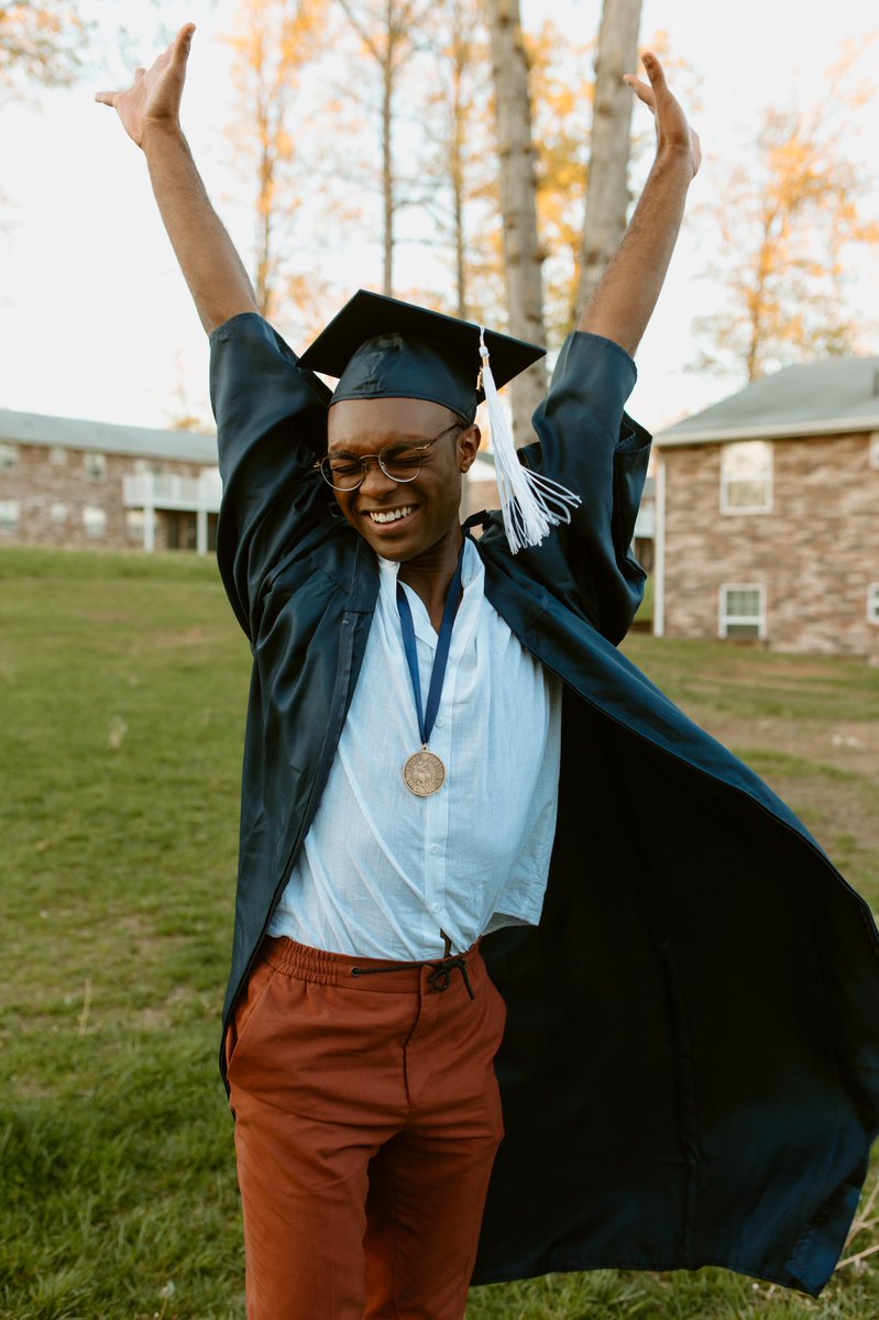 This scholar is the first one to graduate in the family. I’m so mf proud of myself☺️🎓 #blackboyjoy #younggiftedandblack #BlackExcellence #getintoit #psugrad #byebyepeen