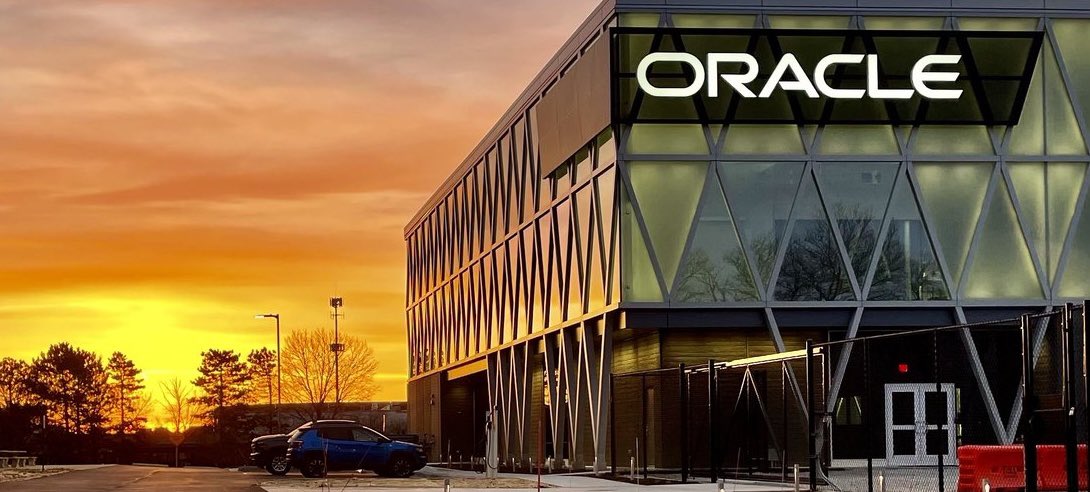 agarwalashish's tweet image. My side effect of the second dose of Pzifer vaccine:
I get to spend a week at Oracle Industries Innovation Lab  #oracleIIL