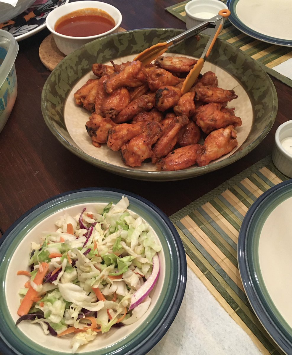 Khal_cooking's tweet photo. Wings and slaw!   Share your recipes at @Khal_cooking and #_khal.com_ #WINGS #coleslaw #ranchdressing #buffalowings #SaturdayNight https://t.co/qkVcl6x2ri https://t.co/TIFcu7wemx