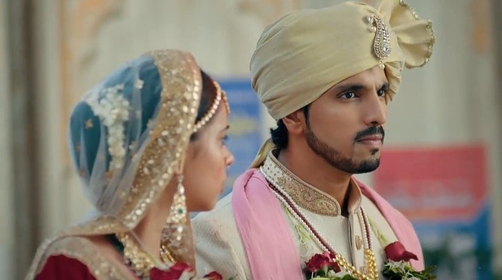 "Raavi.... Raavi naam hai iskaAur iska darja woh hi hai iss ghar mein jo tumhara hai" He took a stand for his wife, for a woman he yet has no feelings for but knows the importance of the relationship he has with her now! Loved this bit <3 #2MonthsOfShiVi