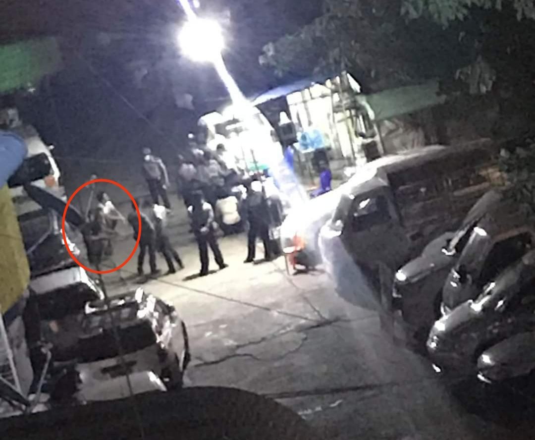MilkTeaMM_MTAM's tweet photo. At around 8:30 pm on March 9 in Sin Min Housing, #Ahlone Township, Junta terrorists dragged at least eight young men to the street and forced them kneel on the street, and they abducted them. The cause of the abduction is still unknown.
#May9Coup
#WhatsHappeningInMyanmar https://t.co/tCDBaguNo2