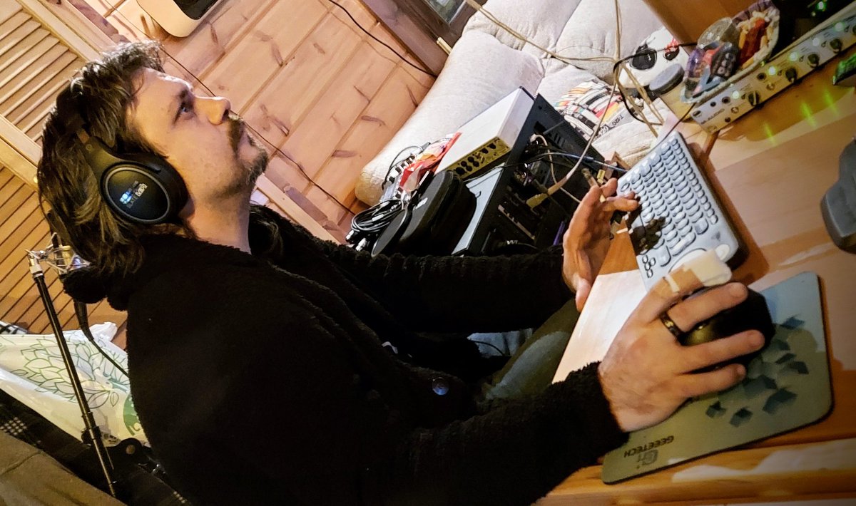 ZasProducciones's tweet photo. ¡Seguimos con la grabación de las baterías del nuevo trabajo de @Soy_Kerman, en Metxa Estudio Creativo! https://t.co/CgMrvS5vxR