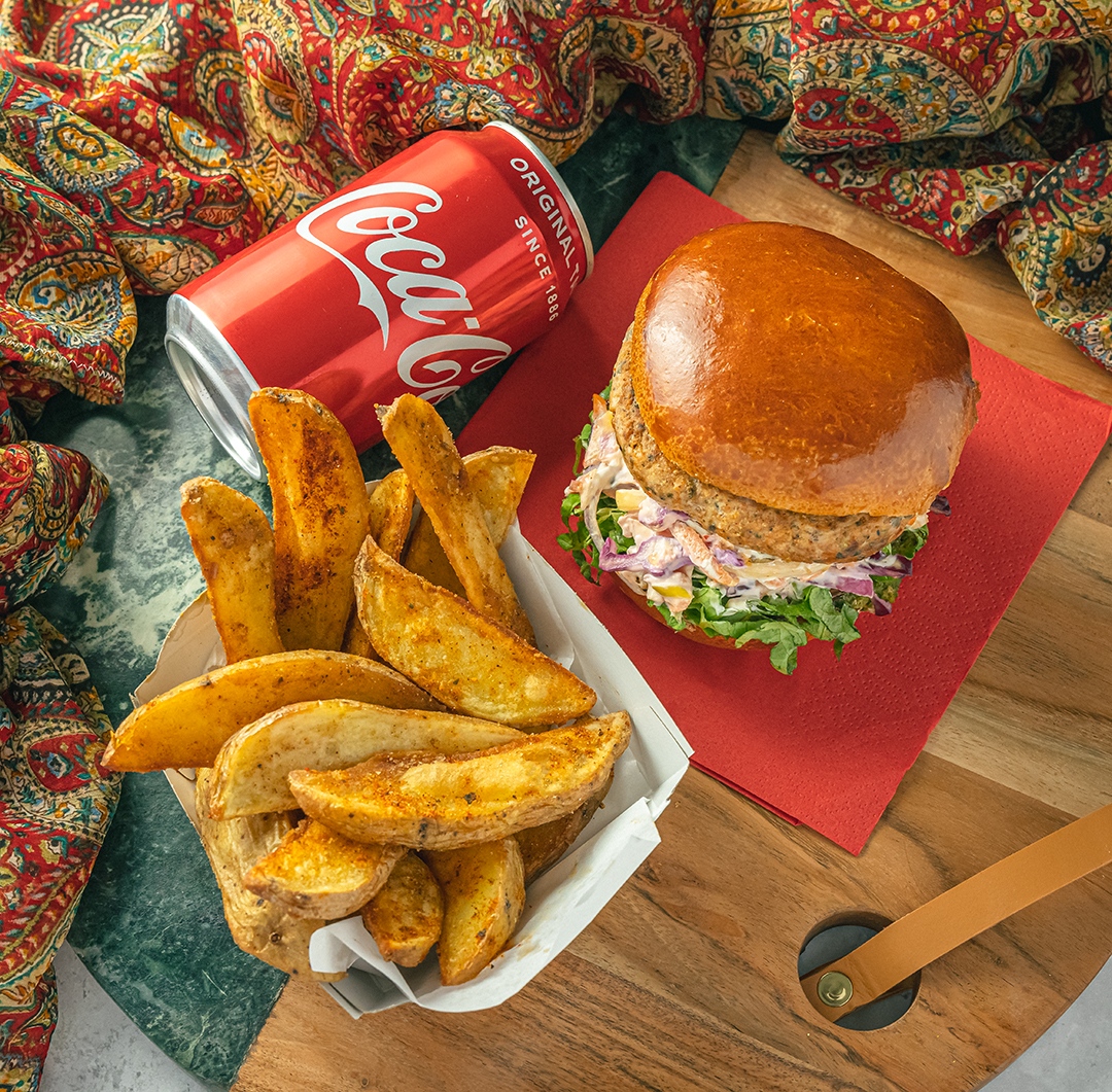 RockitLDN's tweet photo. Triple cooked wedges, an ice cold can of coke and a scrumptious RockIT Chicken Burger. A meal deal to make a mark on this easy Sunday! 🍔👌
💚 We've got our hygiene rating and it's a 5/5 as expected. Nothing less would have done! #MasalaBurger #Chelsea
https://t.co/ne5WCnldGv https://t.co/PNcWgnEEIr