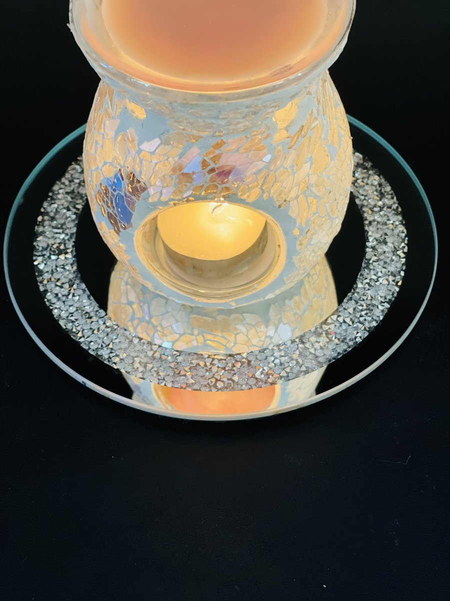 SCBoutique_uk's tweet photo. Gorgeous Crystal Edge Mirrored Candle Plate 💎

Perfect companion to our Mosaic Burners 💕

.
.
.
#gorgeous #crystaledge #mirrored #candleplate #bling #perfectcompanion #mosaic #burners #waxmelts #waxmeltsuk #scboutiqueuk 💕 https://t.co/fGC0TCQp9v