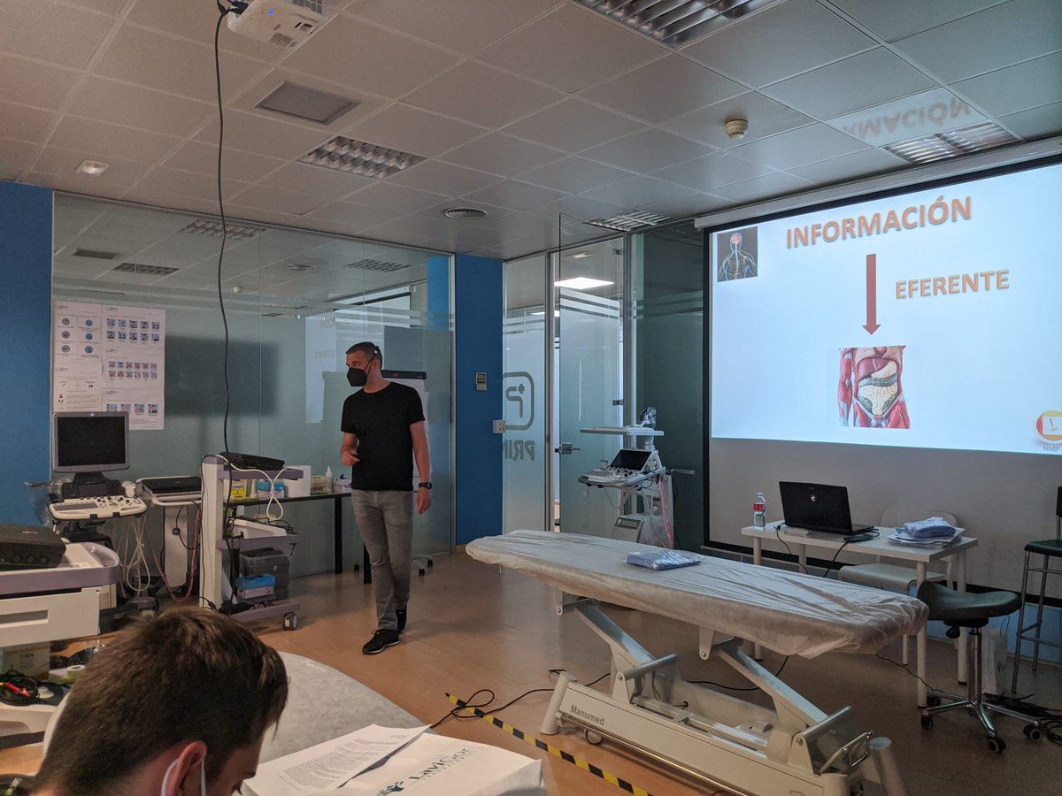 MOFI_FT's tweet photo. y el viernes por la tarde comenzaron el bloque de #Neuromodulacionpercutánea @NeuroMPercut de la mano del Prof. #ÓscarCarvaja @FisioOceano quien les adentró en el mundo de la neurofisiología #metodologia #nervio #extremidadinferior #razonamientoclinico #MOFI9 #NMPe #endomed484 https://t.co/izVpiUAmsF