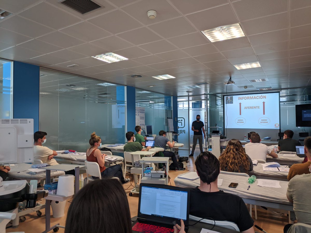 MOFI_FT's tweet photo. y el viernes por la tarde comenzaron el bloque de #Neuromodulacionpercutánea @NeuroMPercut de la mano del Prof. #ÓscarCarvaja @FisioOceano quien les adentró en el mundo de la neurofisiología #metodologia #nervio #extremidadinferior #razonamientoclinico #MOFI9 #NMPe #endomed484 https://t.co/izVpiUAmsF
