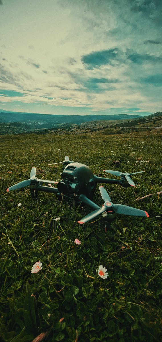 wienlared's tweet photo. Ayer estuvimos @LunaticVisualSt y #JuanCalles probando el nuevo @DJI_Spain #FPV en la sierra de Madrid, grabando también con la @panasonicESP #gh5 una mini pieza con un @BMWEspana Serie1 ❤️ PD Fotos con mi querido @SamsungEspana S10+
En breve habemus mini reel de todo esto! 🤘⚡ https://t.co/Jw096afKo1